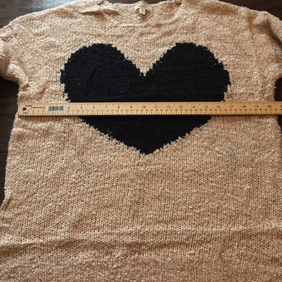 ⚜️NWT⚜️Heart Oversized Sweater. Rose Pink - Picture 3 of 3